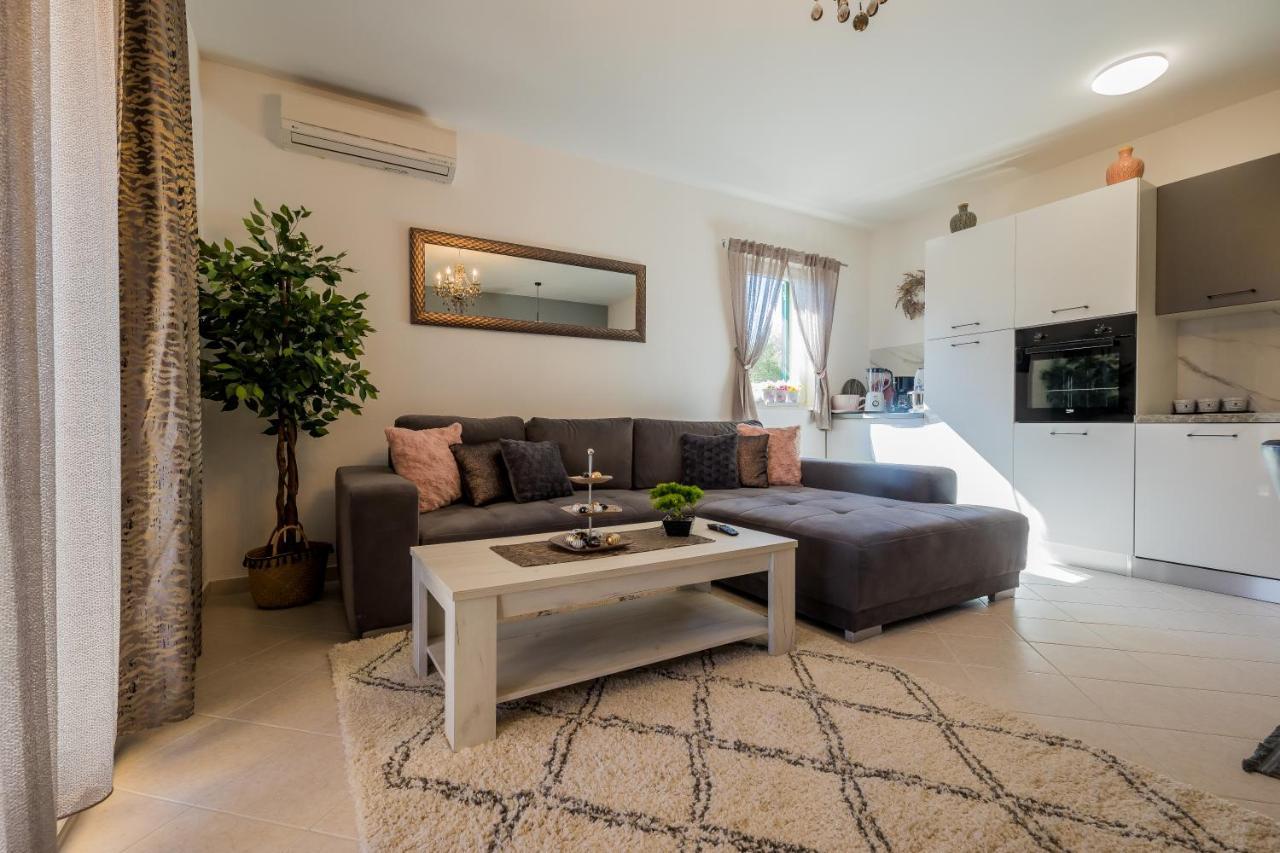 טרוגיר Ivana Apartment מראה חיצוני תמונה